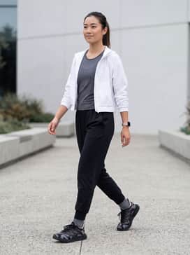 4dfwd 4 Shoes – Black high-compression leggings paired with a charcoal moisture-wicking tank and a cropped white windbreaker for a sleek morning run.