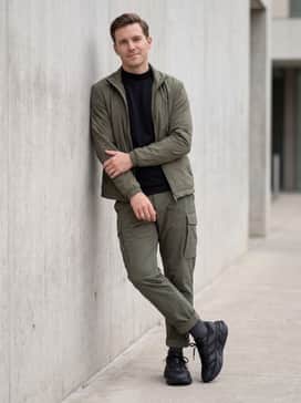 Adistar 3 Sportswear Shoes – Style with olive green technical cargo pants, a black mock-neck performance tee, and a lightweight shell jacket to lean into a functional gorpcore aesthetic.