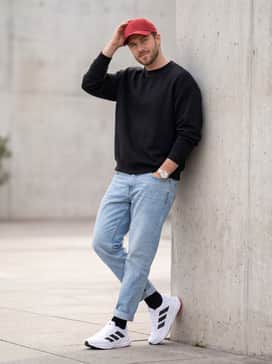 Adistar 4 Running Shoes – Urban Street Style: Wear with light-wash slim-fit denim, a black oversized sweatshirt, and a red baseball cap to pull out the subtle red accents from the shoe's outsole.