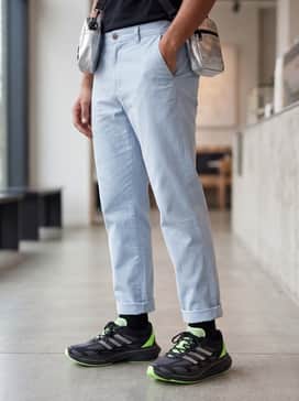Adizero Aruku Shoes – A relaxed weekend look pairing light-wash straight-leg jeans with a white oversized hoodie and a metallic silver crossbody bag.