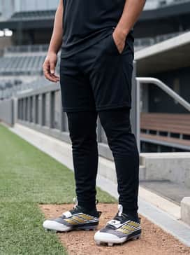 Adizero Edge Cleats – Solid black tapered baseball trousers paired with a matching black jersey for a sleek, intimidating monochromatic on-field look.