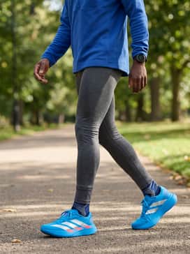 Adizero Evo Sl Shoes – Cool Weather Training: Match with charcoal gray thermal leggings and a royal blue half-zip fleece, finished with reflective socks to highlight the shoe's vibrant color.