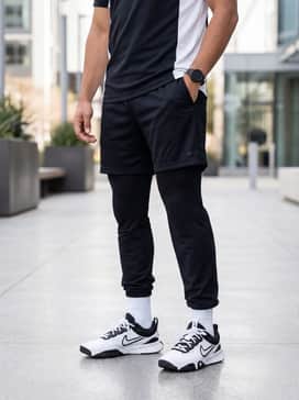 Air Diamond Varsity Turf – Classic light-wash distressed denim jeans rolled at the cuff, paired with an oversized vintage baseball jersey and a black snapback cap for a nostalgic sporty vibe.