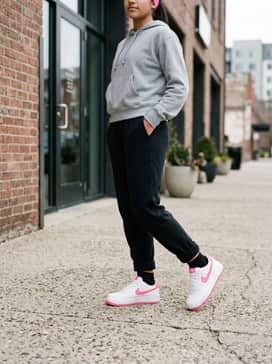 For a sporty school outfit, wear black athletic leggings with a grey heathered sweatshirt and a matching pink headband to tie in the shoe's accent color.