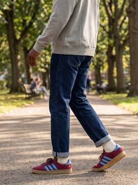 Aston Villa Spzl Fc Shoes – Straight-leg dark wash denim with a vintage-inspired graphic sweatshirt and a fisherman beanie for a relaxed, streetwear-focused aesthetic.
