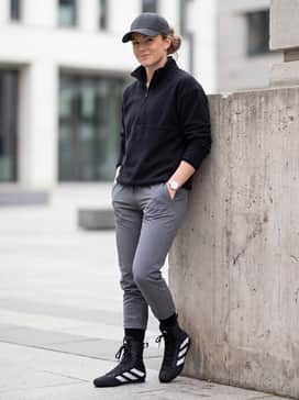 Box Hog 4 Shoes – A casual athleisure ensemble pairing grey slim-fit joggers with a cuffed hem, a black quarter-zip technical fleece, and a structured baseball cap.