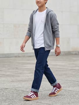 Breakbase Shoes Junior – A classic school-ready outfit featuring straight-leg navy blue jeans, a crisp white graphic tee, and a heather grey zip-up hoodie.