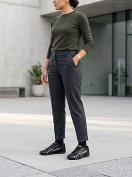 High-waisted black leggings with an oversized grey zip-up hoodie and a sleek ponytail for a classic gym-to-street look.