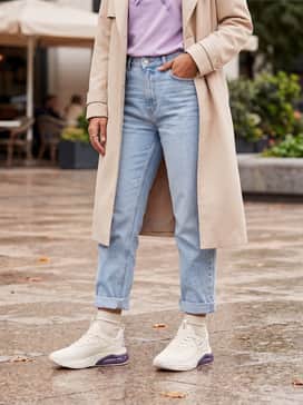 Cell Thrill Womens Running Shoes – Light-wash boyfriend jeans with a tucked-in pastel graphic tee and a beige longline trench coat to blend sporty comfort with street style.