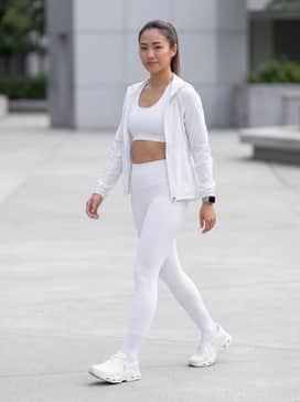 Cloudpulse 2 – A sleek, all-black ensemble featuring high-waisted compression leggings and a matching racerback sports bra for a high-contrast, professional athletic look.