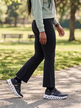 Cloudrunner 2 Wide – Wear with flare-cut black yoga pants and a cropped technical hoodie in a soft pastel shade to balance the utilitarian look of the performance soles.