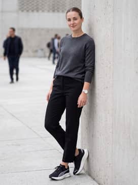 Deviate Nitro 3 – A street-style look pairing slim-fit dark denim jeans with an oversized grey graphic sweatshirt and a silver-toned watch to match the shoe's accents.