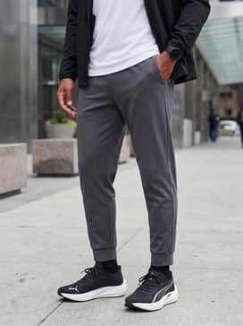 Deviate Nitro 4 Mens Wide Road Running Shoes – tapered charcoal joggers with a fitted white breathable tank top and a lightweight black zip-up windbreaker