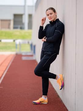 Dragonfly 2 Elite – For a warm-up session, choose a tapered black tracksuit with reflective accents to balance the bold, multi-colored aesthetic of the spikes.