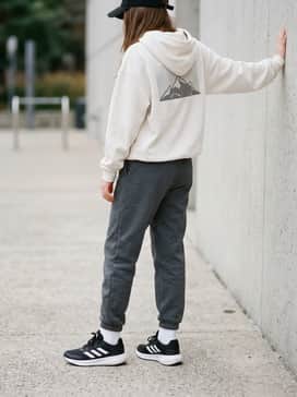 Falcon 3 Sport Lace Shoes – A comfortable weekend athleisure ensemble with charcoal grey fleece joggers, an oversized off-white hoodie, and a matching black baseball cap for a coordinated streetwear vibe.