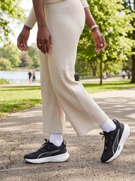 Foreverrun Nitro 2 – Elevated loungewear aesthetic: Match with a ribbed knit lounge set in oatmeal or cream featuring wide-leg trousers and a matching quarter-zip pullover for a sophisticated yet comfortable silhouette.