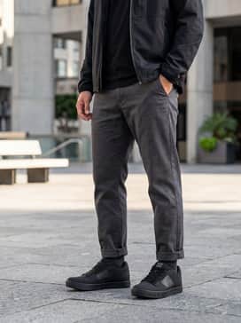 Freerider Dlx Mountain Bike Shoes – Combine with slim-fit dark denim jeans and an oversized grey hoodie for a relaxed, skater-inspired aesthetic.