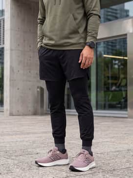 Fresh Foam X 860v14 – Style with tapered olive green joggers and a black technical hoodie for a sleek, functional gym-to-street transition.