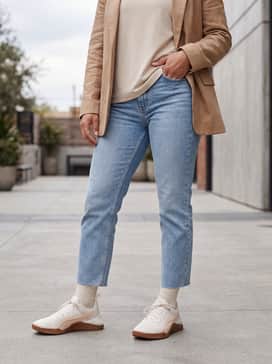 A relaxed weekend street look featuring light-wash cropped straight-leg jeans, a tucked-in beige oversized tee, and a tan oversized blazer for a smart-casual twist.