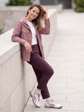 Gelgame Ff Padel – Light-wash cropped straight-leg jeans with a tucked-in white premium tee and a lightweight plum utility jacket to coordinate with the shoe's detailing.