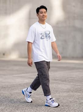 Gelsd Lyte – Baggy charcoal cargo pants paired with a crisp white oversized graphic tee and a silver chain necklace to lean into the tech-wear aesthetic.