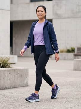Gelsonoma 8 – High-waisted black moisture-wicking leggings paired with a lavender long-sleeve performance top and a sleek navy windbreaker.