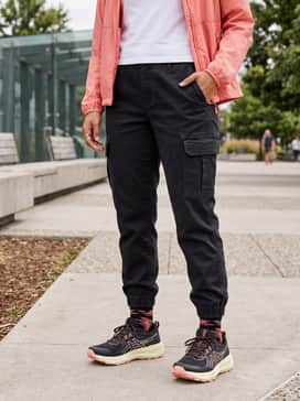 Gelsonoma 8 – Washed black utility cargo joggers, a tucked-in white baby tee, and a lightweight pink windbreaker to embrace the technical 'gorpcore' aesthetic.