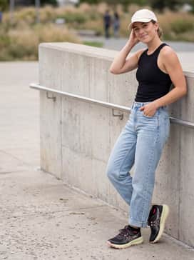 Gelsonoma 8 – Relaxed-fit straight-leg denim in a light wash, a black racerback tank top, and a cream-colored baseball cap for an effortless, casual weekend outfit.