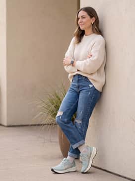 Gelsonoma 8 – Distressed straight-leg denim jeans cuffed at the ankle, worn with a chunky knit oversized cream sweater for a cozy, post-hike cafe aesthetic.