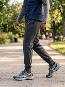 Gelventure 11 Extra Wide – Wear with slim-fit dark denim and a navy blue quilted vest over a long-sleeve grey jersey top for a comfortable, casual outdoor weekend outfit.