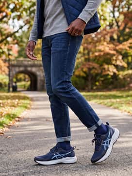 Gelventure 11 – Dark wash slim-fit jeans paired with a heather grey long-sleeve thermal shirt and a quilted navy utility vest for a practical yet stylish weekend errands outfit.