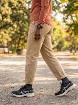 Gelventure 11 – Wear with tan lightweight ripstop hiking pants and a terracotta-colored long-sleeve sun shirt to complement the warm red tones in the sole.