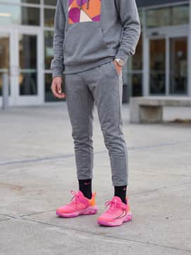 Giannis Immortality 4 – Slim-fit grey joggers and a matching graphic hoodie for a comfortable and stylish school day.