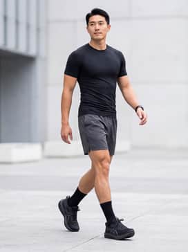 Gt1000 14 Extra Wide – A performance-focused look featuring charcoal grey moisture-wicking shorts, a black technical compression tee, and black crew-length performance socks.