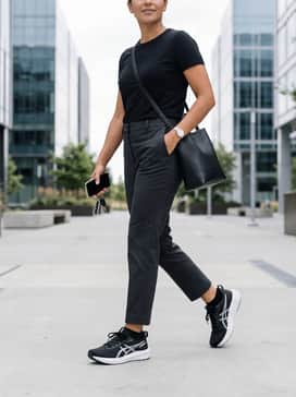 Gt1000 14 Wide – Classic tapered blue denim jeans with a slight cuff at the ankle, worn with a tucked-in oversized white cotton tee and a structured black blazer for a polished yet comfortable city look.