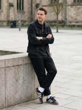 Handball Spezial Mig Shoes – Black slim-fit joggers combined with a vintage graphic hoodie and a light-wash denim jacket for a modern, relaxed streetwear vibe.