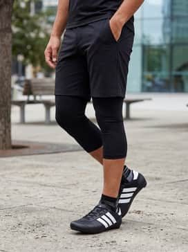 Heritage Road Cycling Shoes – Slim-fit technical commuter chinos cuffed at the ankle with a breathable merino wool t-shirt and a lightweight water-resistant shell jacket.