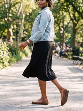 Iliana Ballerina Leopard Print Womens Ballet Flats – A simple black jersey midi dress layered under a light-wash denim jacket for an effortless weekend outfit that lets the shoes be the statement piece.
