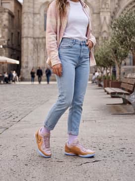 Light-wash slim-fit denim jeans with a crisp white heavyweight t-shirt and a pale pink flannel shirt left open to complement the shoe's upper.