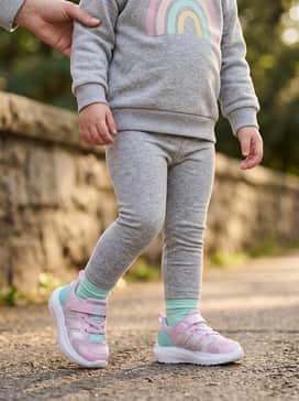 Lightorama Runner Shoes Infants – Mint green leggings paired with a graphic heather grey sweatshirt for a sporty and comfortable preschool outfit.