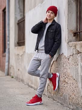 Max Aura 7 – Grey heather sweatpants with a cuffed ankle and a matching grey hoodie worn under a black denim jacket, allowing the layered textures to play off the mixed materials of the shoe.