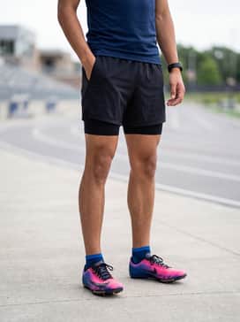 Maxfly 2 Glam – A navy blue moisture-wicking singlet paired with black compression shorts to let the shoes' bold gradient be the focal point.