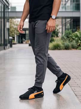 Mclaren Racing Speedcat Mens Sneakers – Tapered charcoal grey joggers combined with a McLaren team polo or a minimalist graphic tee for an authentic track-side look that balances comfort and style.