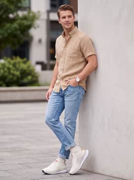 Mens Riginalgrand Quadstar Running Sneakers – Wear with light wash athletic-fit denim, a tan linen short-sleeve button-down, and a minimalist leather watch for a clean and breathable summer outfit.