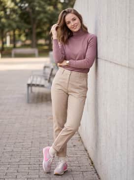 Pacific – Tapered beige chinos with a tucked-in mauve turtleneck sweater to create a cohesive tonal look that highlights the shoe's primary color.