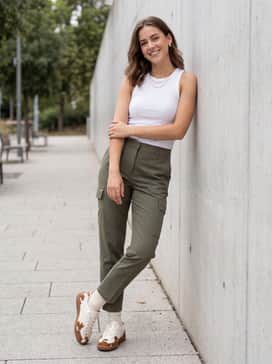 Palermo Doelette Womens Sneakers – Combine with olive green cargo pants, a fitted white ribbed tank top, and layered gold necklaces to lean into a contemporary streetwear vibe.