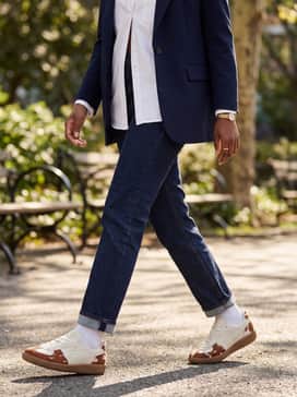 Palermo Doelette Womens Sneakers – Wear with dark-wash straight-leg jeans, a crisp white button-down shirt left partially unbuttoned, and a navy blazer for a chic, elevated casual ensemble.