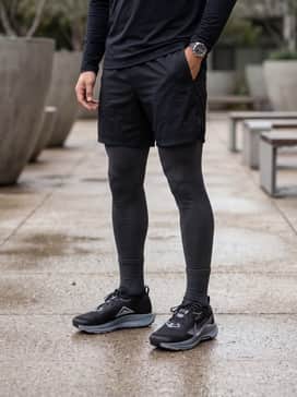 Pegasus Trail 5 Goretex – Style with dark charcoal compression tights under black running shorts and a high-visibility long-sleeve performance tee for early morning trail runs.