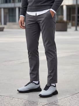 Porsche Design 3d Matrix Iii 3d Mtrx Iii – Slim charcoal chinos, a crisp white button-up shirt, and a navy blue cashmere sweater for a refined, 'smart-casual' office look.