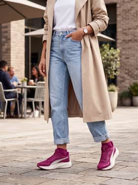 Pounce Lite Womens Shoes – Casual weekend outfit featuring light-wash boyfriend jeans cuffed at the ankle, a tucked-in white crew-neck tee, and a beige oversized trench coat.